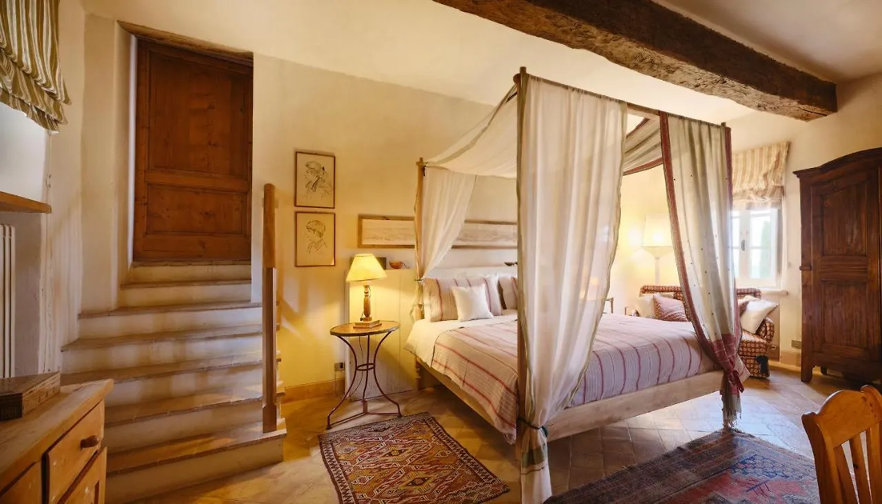 Il Castello Di Tassara Bed and Breakfast 0*,